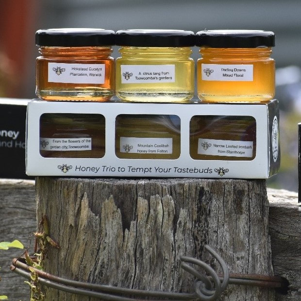 jars of different types of pure honey